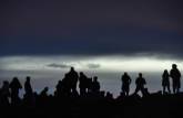 Todos esperando o nascer-do-sol no topo do vulcão Haleakala em Maui, no Havaí